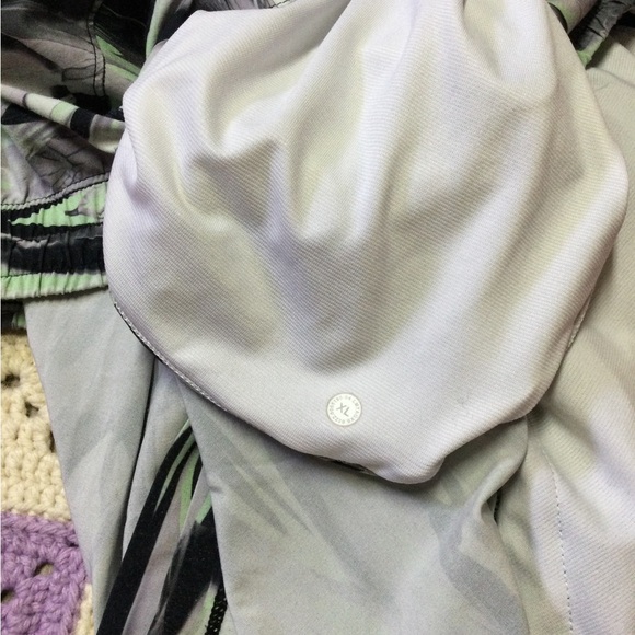 Mens Lululemon Athletica Shorts XL - Picture 5 of 9